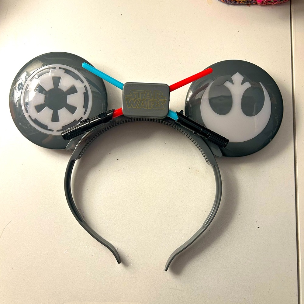 NWOT-Disney Parks Star Wars Rebel Alliance Empire Lightsaber Light Up Ears